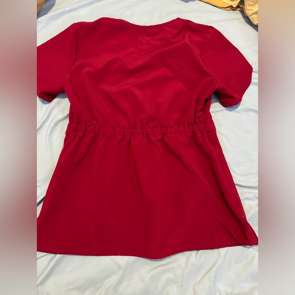 Red scrub set - Picture 4 of 10